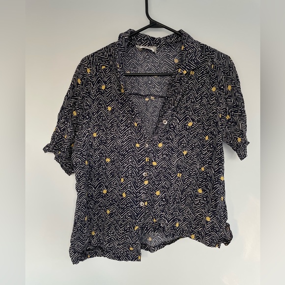 Loose Short Sleeve Button Down - Blue and Yellow pattern. Size Large - Picture 2 of 2